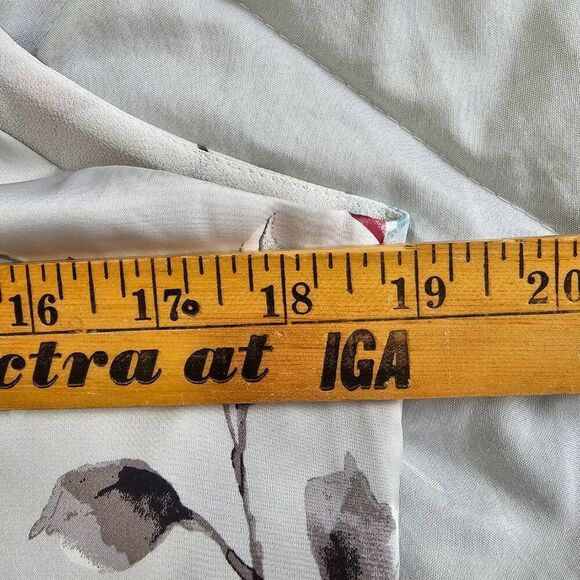 NWT WHITE HOUSE BLACK MARKET V NECK FLORAL TANK TOP SIZE MEDIUM - Picture 12 of 13